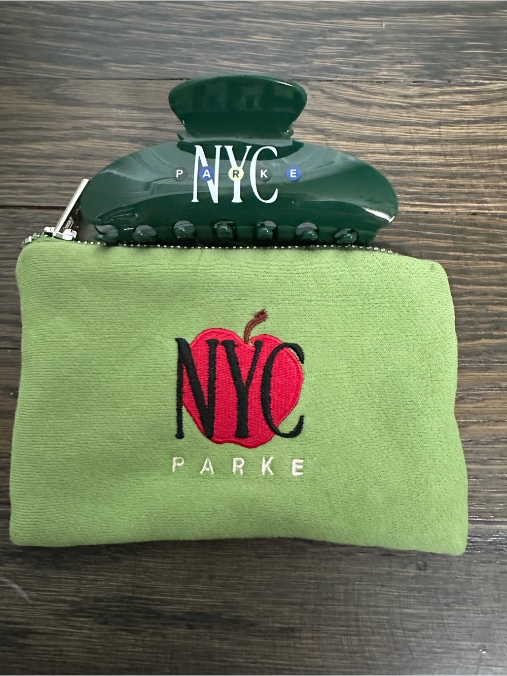 NYC Parke Green Hair Claw Clip with Light Green Zip Pouch
